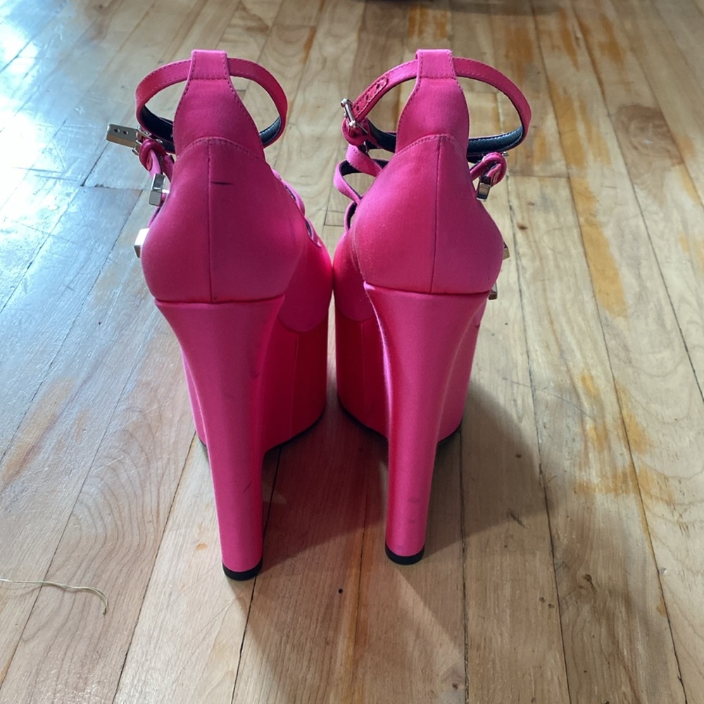 Versace Tempest Hot Pink Satin Platform Shoes - Picture 3 of 16